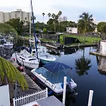 Riverside Luxury Retreat 3B ,3Ba Next To Downtown