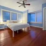 Mango Grove- Charming Cottage In The Grove