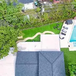 Luxury Retreat With Cinema, Game Table, Pool, Jacuzzi , Giant Chess, 8 Beds