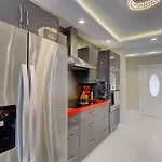 Luxury Retreat With Cinema, Game Table, Pool, Jacuzzi , Giant Chess, 8 Beds
