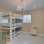 Luxury Retreat With Cinema, Game Table, Pool, Jacuzzi , Giant Chess, 8 Beds