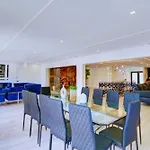 Luxe Waterfront Mansion W Private Nightclub, Cinema, Game Room, Gym & Pool