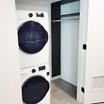 Stylish Modern Downtown Studio Free Parking