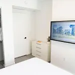 Charming 2 Bedroom Downtown Miami 2106 Free Parking