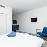 King Bed Brand New Oasis Minutes To Brickell