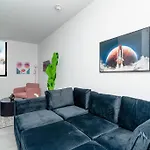 King Bed Brand New Oasis Minutes To Brickell
