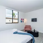 King Bed Brand New Oasis Minutes To Brickell