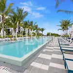 Luxury Getaway In Miami Sleeps 3 Getaway With Pool - Prime Location