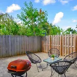 Spacious 3Br Townhouse With Free Parking Included!