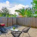Spacious 3Br Townhouse With Free Parking Included!