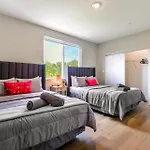 Spacious 3Br Townhouse With Free Parking Included!