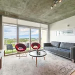 Spacious And Stylish Condo At Midtown W Top Amenities!