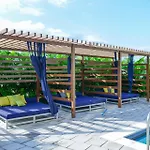 Spacious And Stylish Condo At Midtown W Top Amenities!