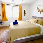 Intimate Casita Mia Minutes Away From Airport, Calle 8, Brickell, Coral Gables, The Beach And More!