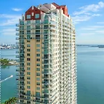 Waterfront And City Lights 1-Br With Free Parking