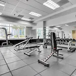 Waterfront And City Lights 1-Br With Free Parking