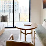Stylish Studio In The Heart Of Vibrant Downtown- Daily Resort Fee And Parking Not Included