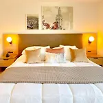 Stylish Studio In The Heart Of Vibrant Downtown- Daily Resort Fee And Parking Not Included