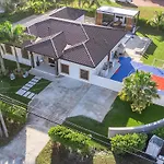 Villa Art Pool Golf Volleyball