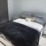 Luxury Getaway In Miami Sleeps 3 Getaway With Pool - Prime Location