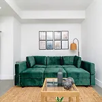 King Bed Brand New Oasis Minutes To Brickell