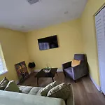 Vibrant Cuban-Style Stay Cozy For 6 Guests!