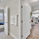 Trendy One Bedroom Getaway Steps From Biscayne