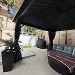 Tiny Place W Private Hot Jacuzzi 7 Min To Miami International Airport