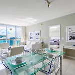 Panoramic City Views From 45Th Floor Brickell Condo