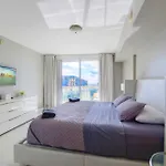 Panoramic City Views From 45Th Floor Brickell Condo