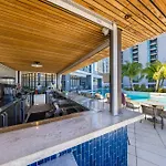 Upscale 3Br Escape With Downtown & Water Views