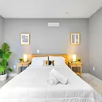 Comfy & Charming Studio W Beautiful Space!