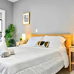 Comfy & Charming Studio W Beautiful Space!