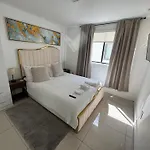 Modern Bedroom In Central Miami Shared With Host