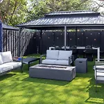 4Br Paris Style Heated Pool New Build