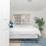 Tranquil Retreat Private Room With Homey Vibes