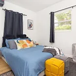 Serene Cottage Retreat Ideal For Couples Solo Travelers