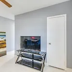 7 Mi To Surfside Beach Pet-Friendly Unit In Miami