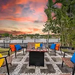 Luxury Lakefront Retreat Perfect For Family Fun