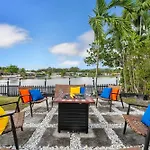 Luxury Lakefront Retreat Perfect For Family Fun