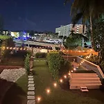 Miami River Villa-Pool, Hot Tub, Dock, Big Garden