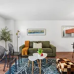 Exclusive 1Br Apartment On 35Th Floor