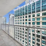 Exclusive 1Br Apartment On 35Th Floor