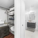 Exclusive 1Br Apartment On 35Th Floor