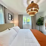 King Bed & Hot Tub, A Casita For Families & Pets