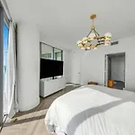 High-Floor Condo With Ocean Views In Miami