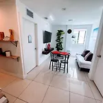 Modern Bedroom In Central Miami Shared With Host