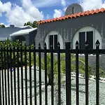 Modern 3/1 House Close To Beaches And Midtown