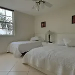 Yacht Club Aventura 2Br + 2Ba