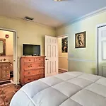 Quaint Central Miami Bungalow 10 Mi To Mid-Beach!